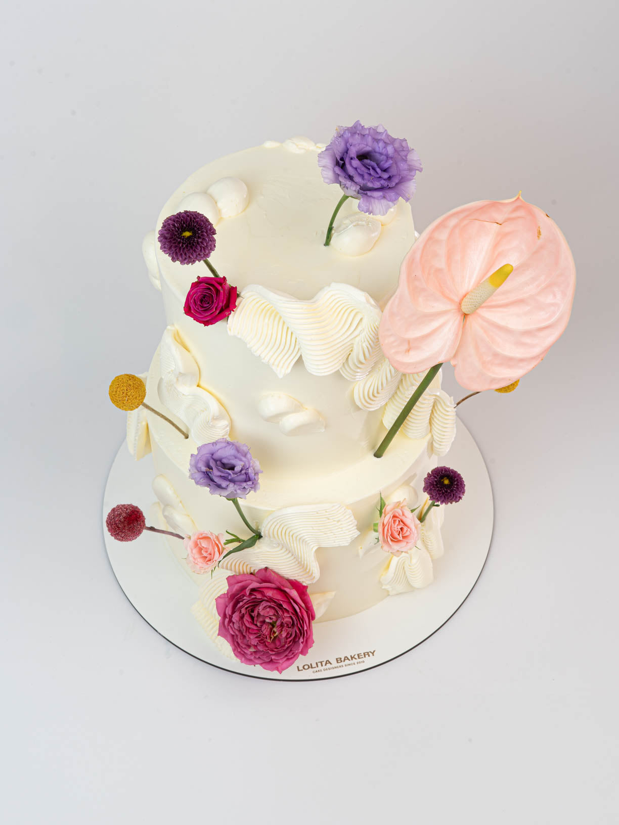 Modern Wedding Cake in Lambeth Style with Fresh Flowers
