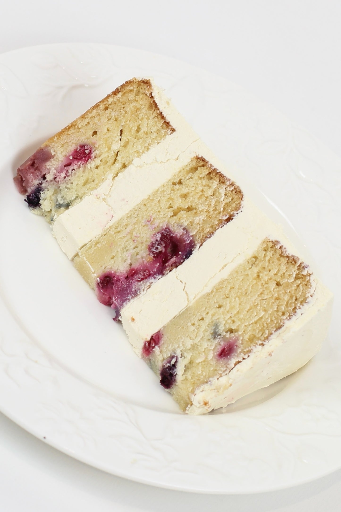VANILLA & BERRIES VEGAN CAKE - Lolita Bakery