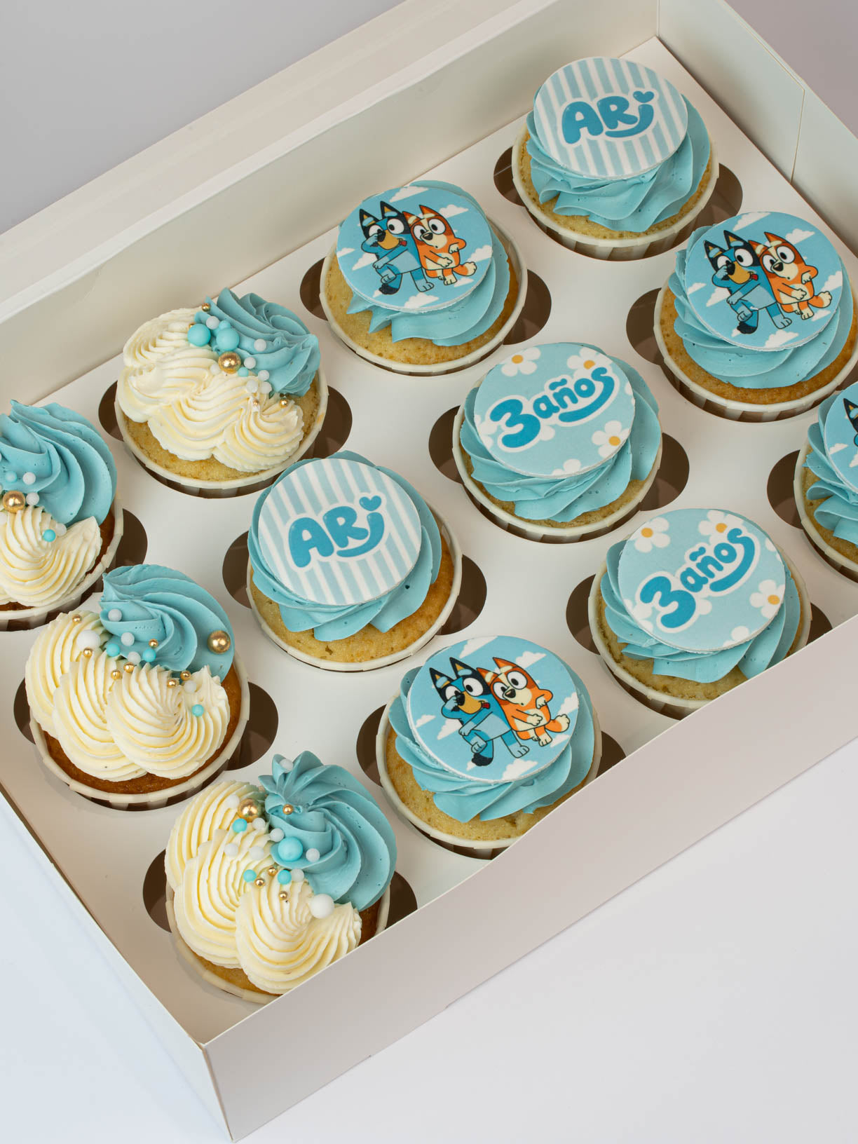 Pack 12 cupcakes veganos personalizables ¡Elige la tematica! - Lolita Bakery