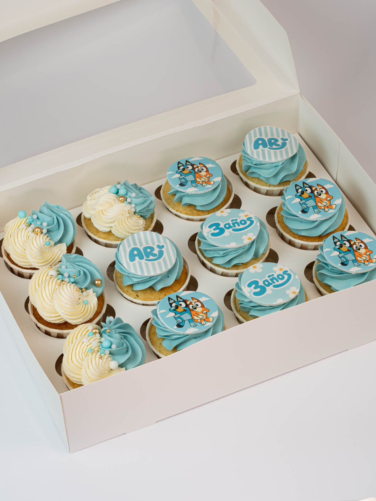 Pack 12 cupcakes veganos personalizables ¡Elige la tematica! - Lolita Bakery