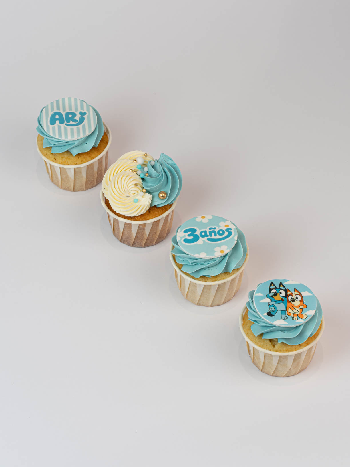 Pack 12 cupcakes veganos personalizables ¡Elige la tematica! - Lolita Bakery
