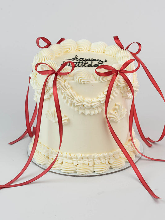 PASTEL COQUETTE LAZOS ROJOS - Lolita Bakery