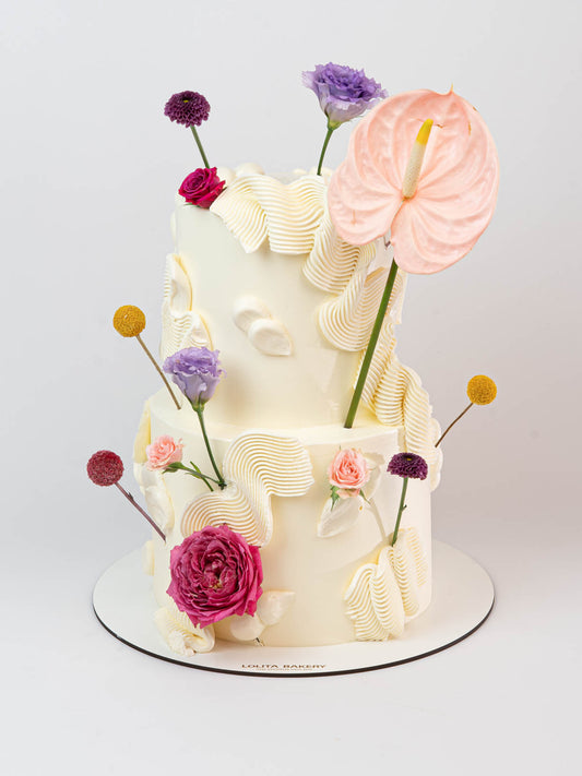 Tarta de boda Moderna estilo Lambeth cake con flores naturales
