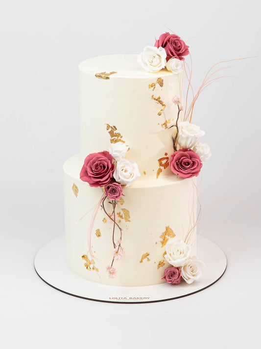 Tarta de Boda con detalles en Oro y Rosas