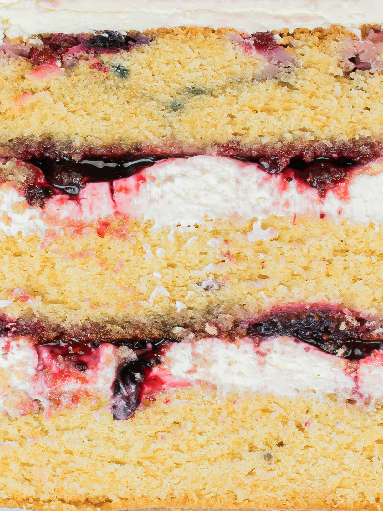 PASTEL FRUTOS ROJOS + CREAM CHEESE - Lolita Bakery