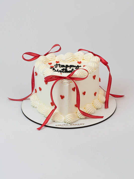 TWO-TONE VINTAGE HEART CAKE